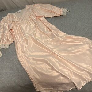 Vintage Vanity Fair Pink Nightgown Medium Cottagecore Puff Sleeves Lace
